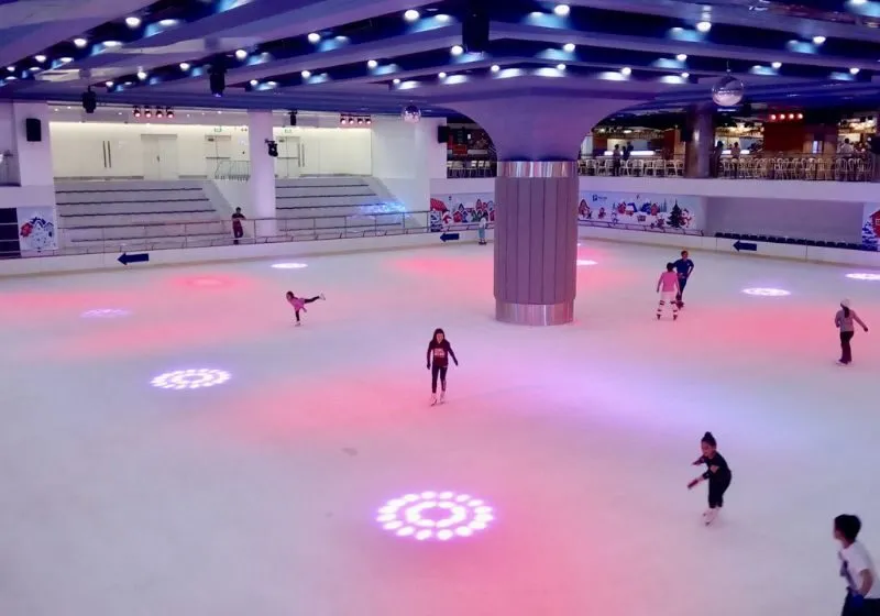 Trượt băng ở Sài Gòn - Vincom Ice Rink Landmark 81