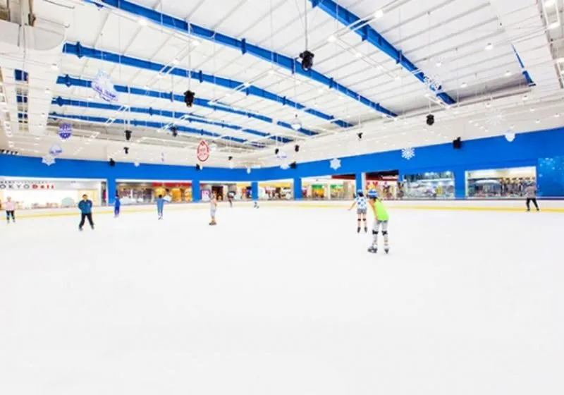 Sân trượt băng Vincom Ice Rink Royal City ở Hà Nội