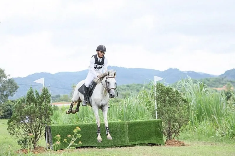 Y Talia Bya cùng ngựa Bạch Long của CLB Happy Ranch